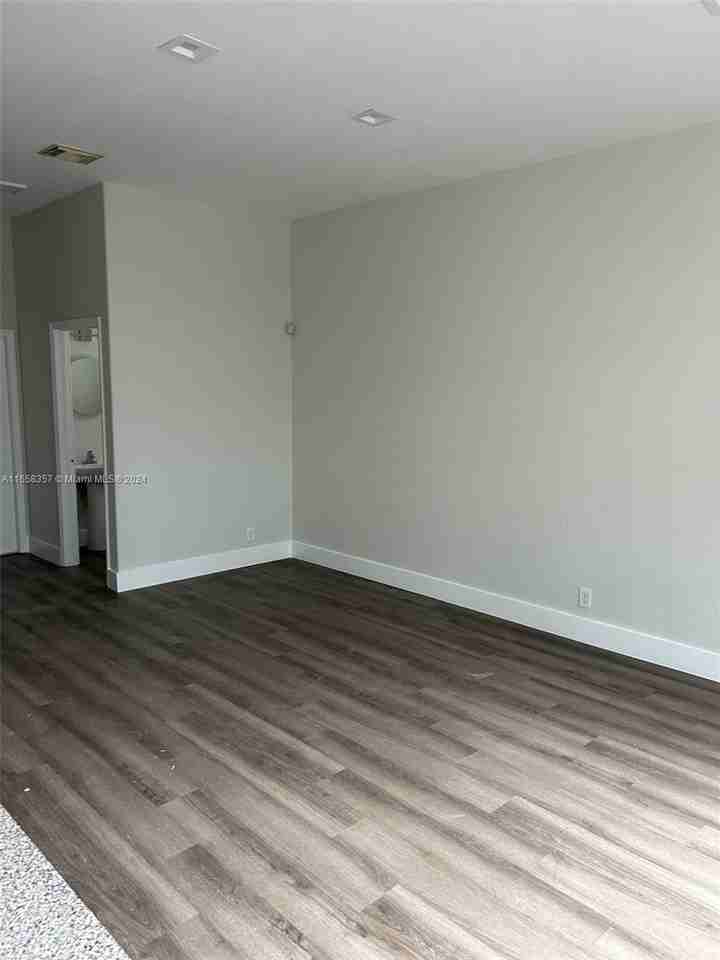 3755 Sw 50th St - Photo 2 of 8