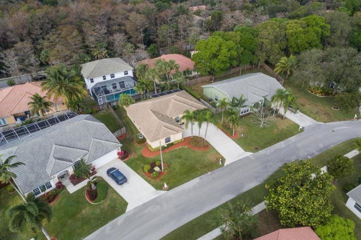 5221 Nw 65th Ave - Photo 3 of 8