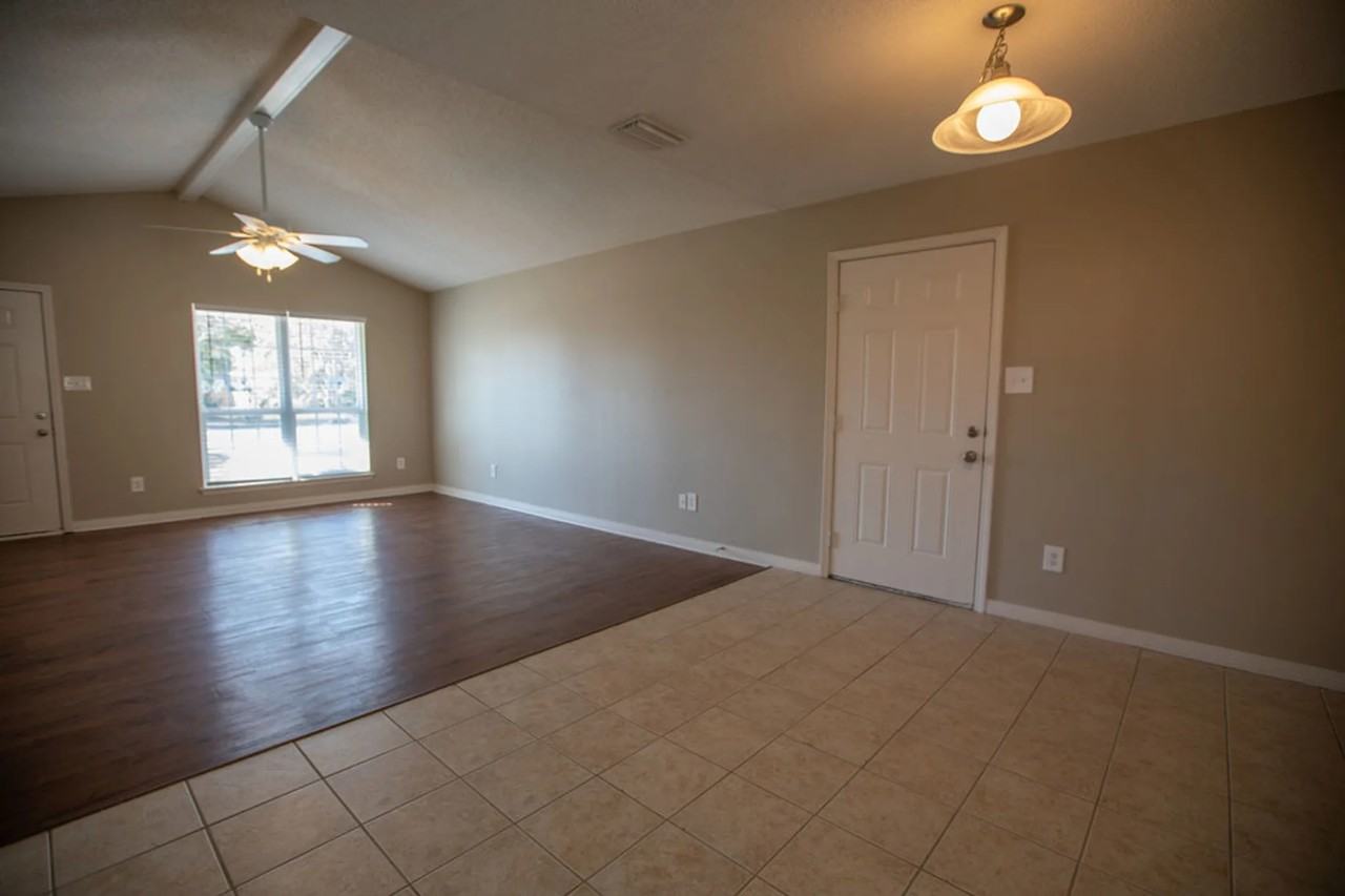 1204 Springfield Dr - Photo 3 of 14
