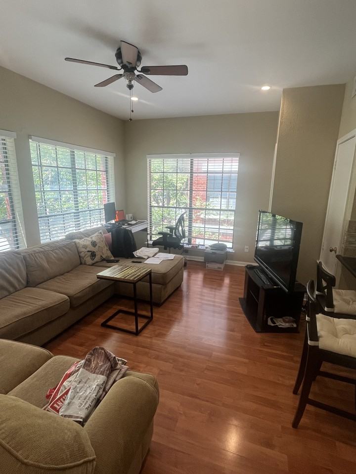 712 W 21st St #201 - Photo 2 of 14