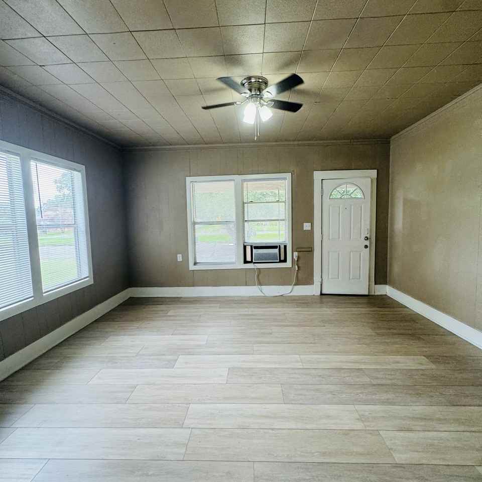 1309 Dequeen Blvd - Photo 2 of 11