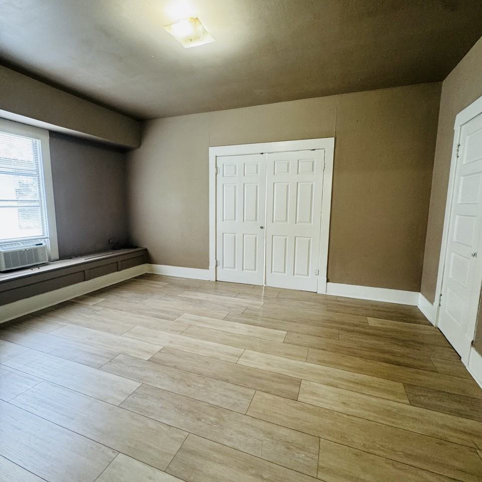 1309 Dequeen Blvd - Photo 3 of 11