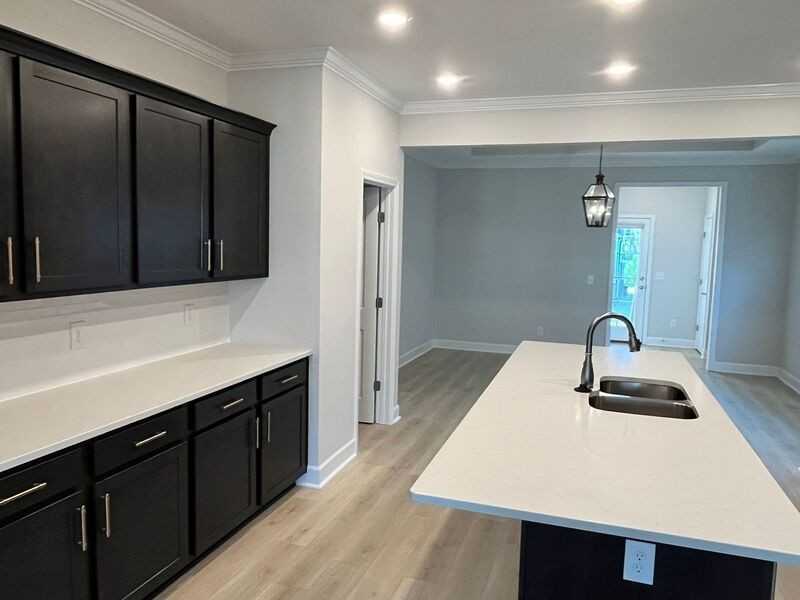 712 Goswell Dr - Photo 3 of 29