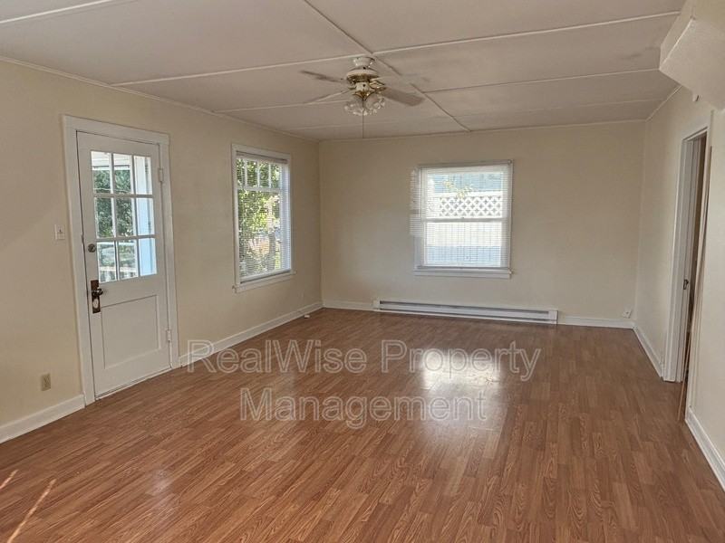 410 Se 2nd St - Photo 2 of 10