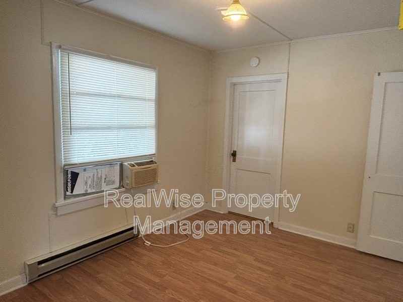 410 Se 2nd St - Photo 3 of 10