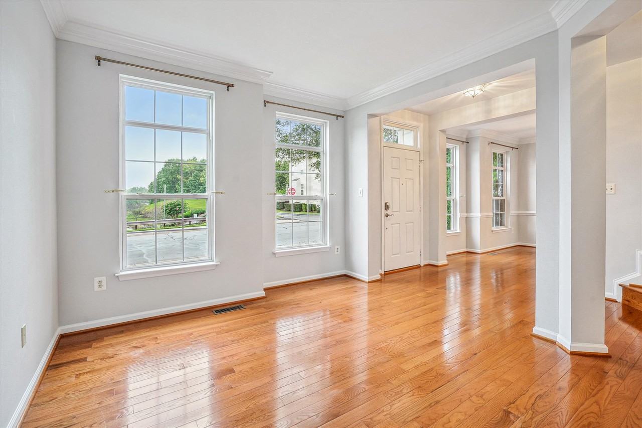 9305 Sumner Lake Blvd - Photo 3 of 46