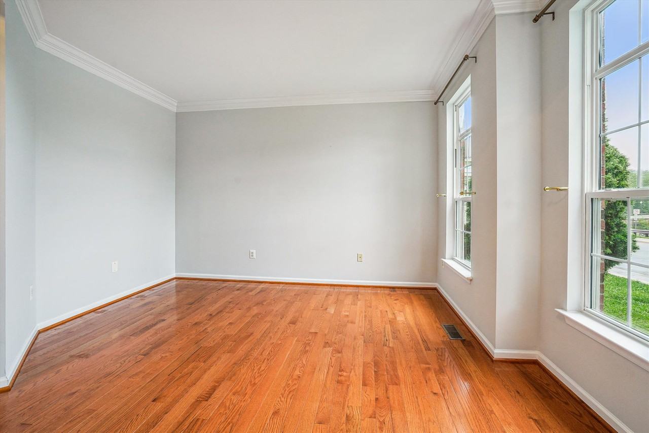 9305 Sumner Lake Blvd - Photo 4 of 46