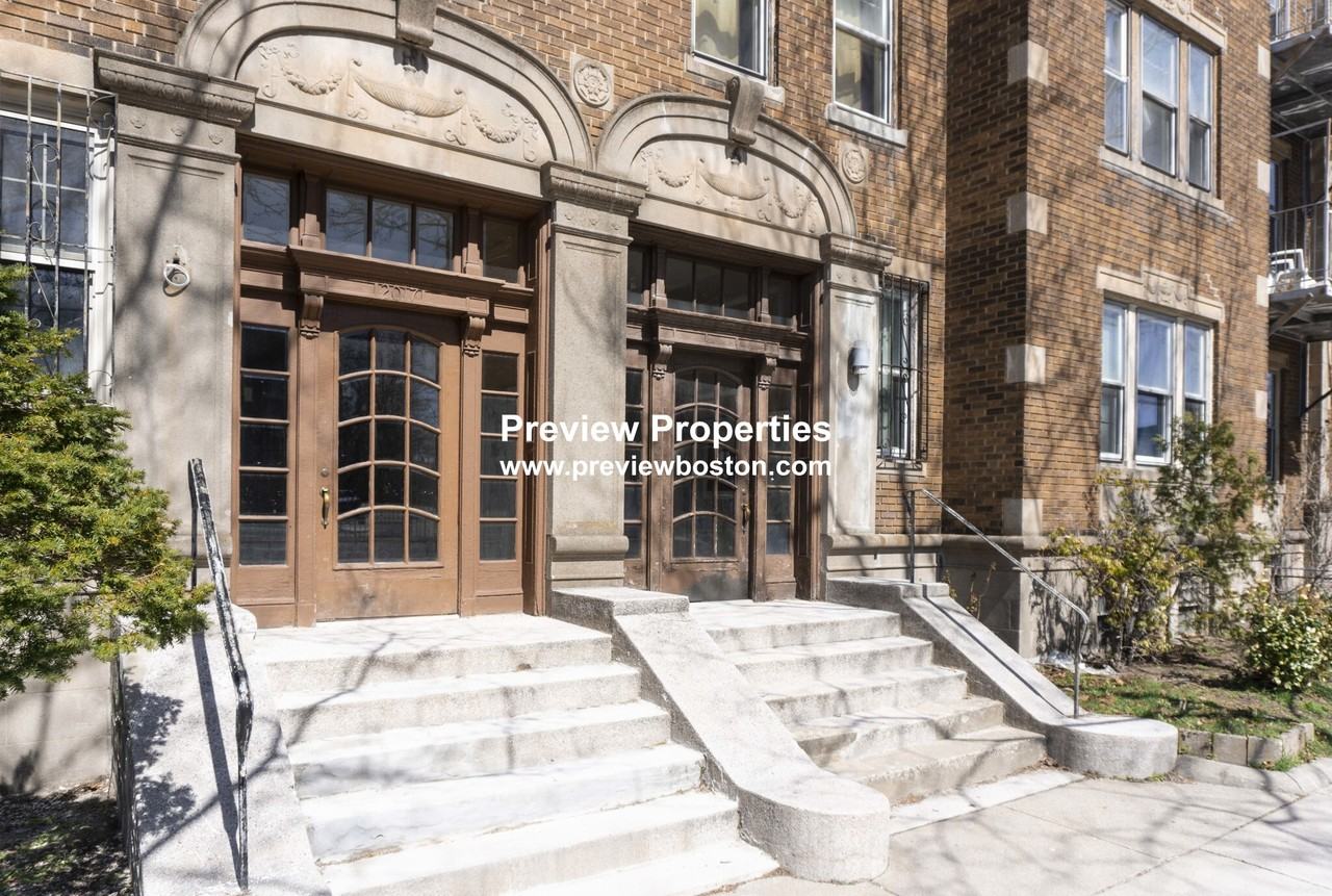 Commonwealth Ave #6P - Photo 4 of 5