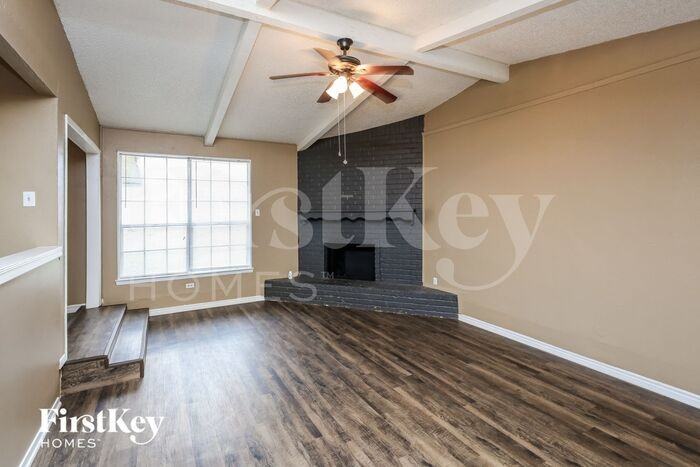 407 E Timberview Ln - Photo 2 of 15
