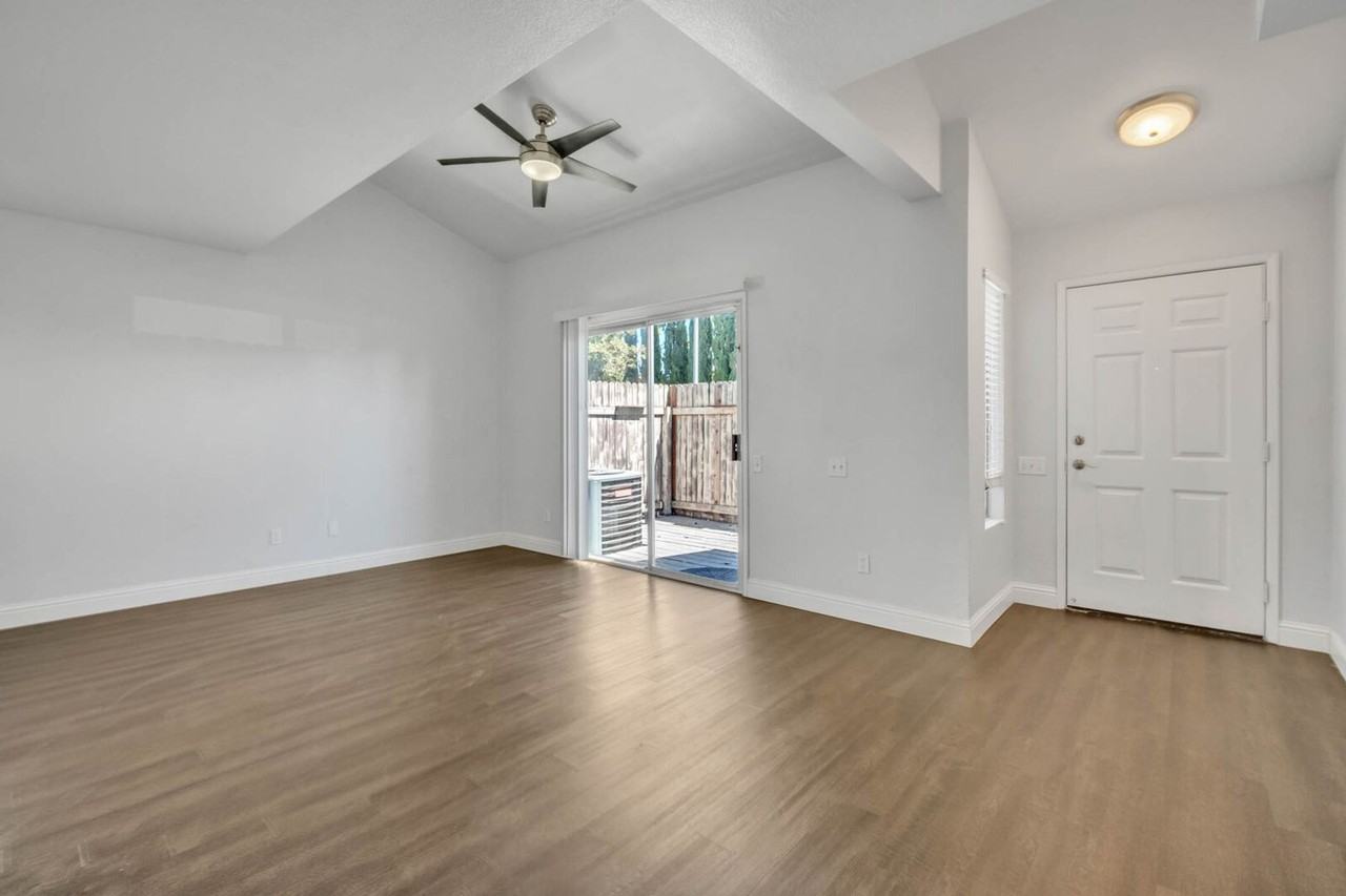 4255 Taylor St - Photo 6 of 26