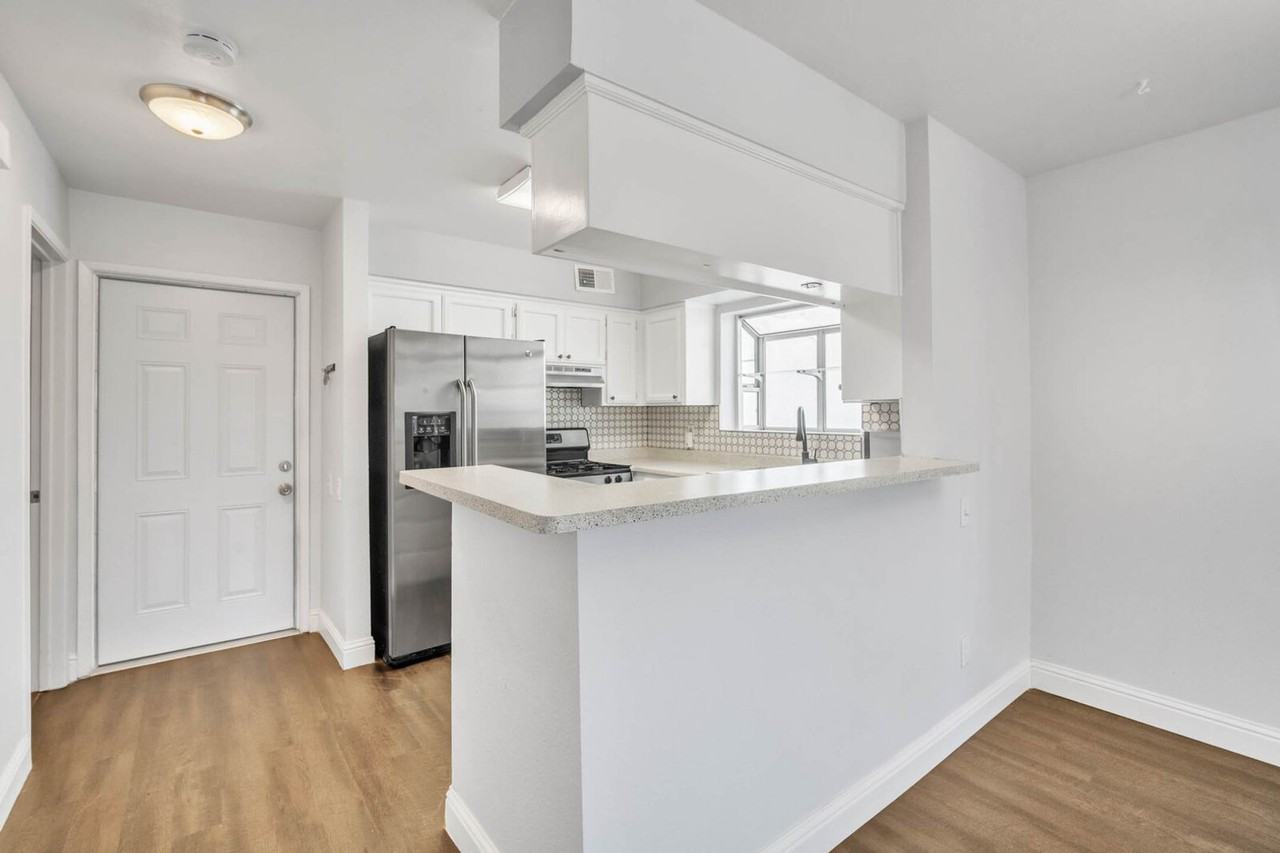 4255 Taylor St - Photo 7 of 26