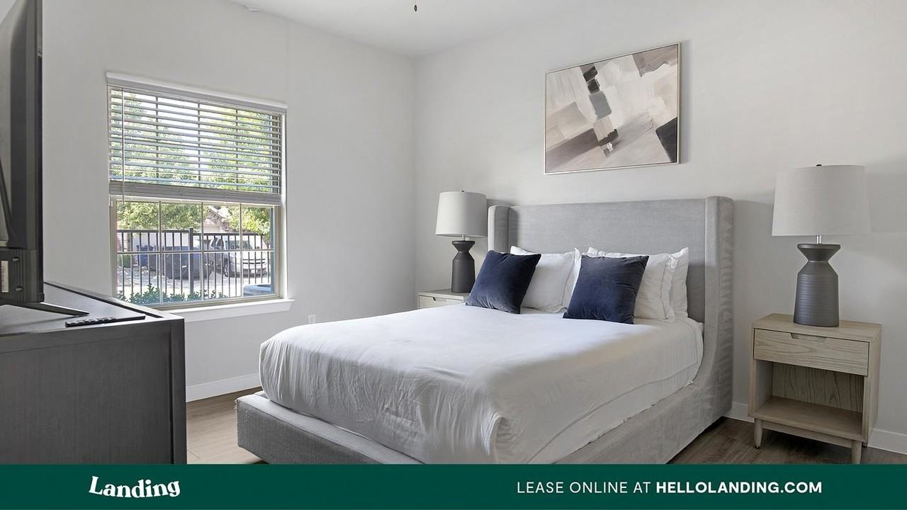 8200 Clarksprings Dr - Photo 5 of 50