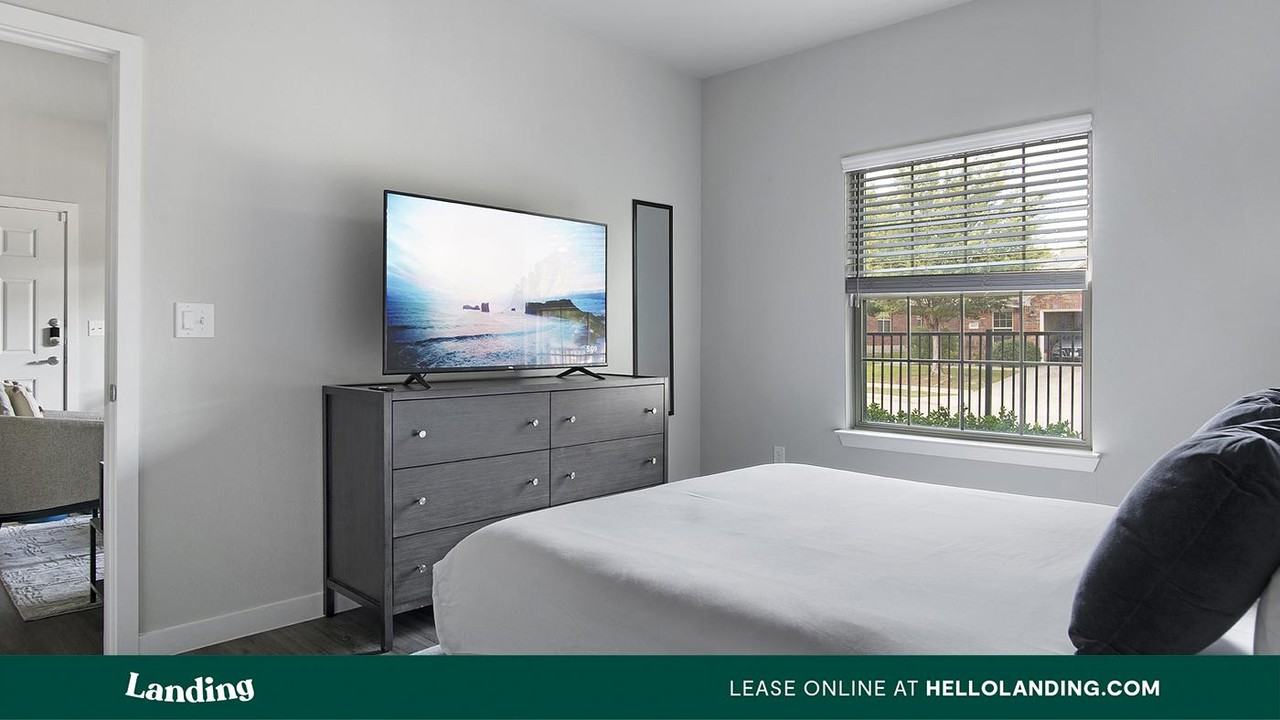 8200 Clarksprings Dr - Photo 7 of 50