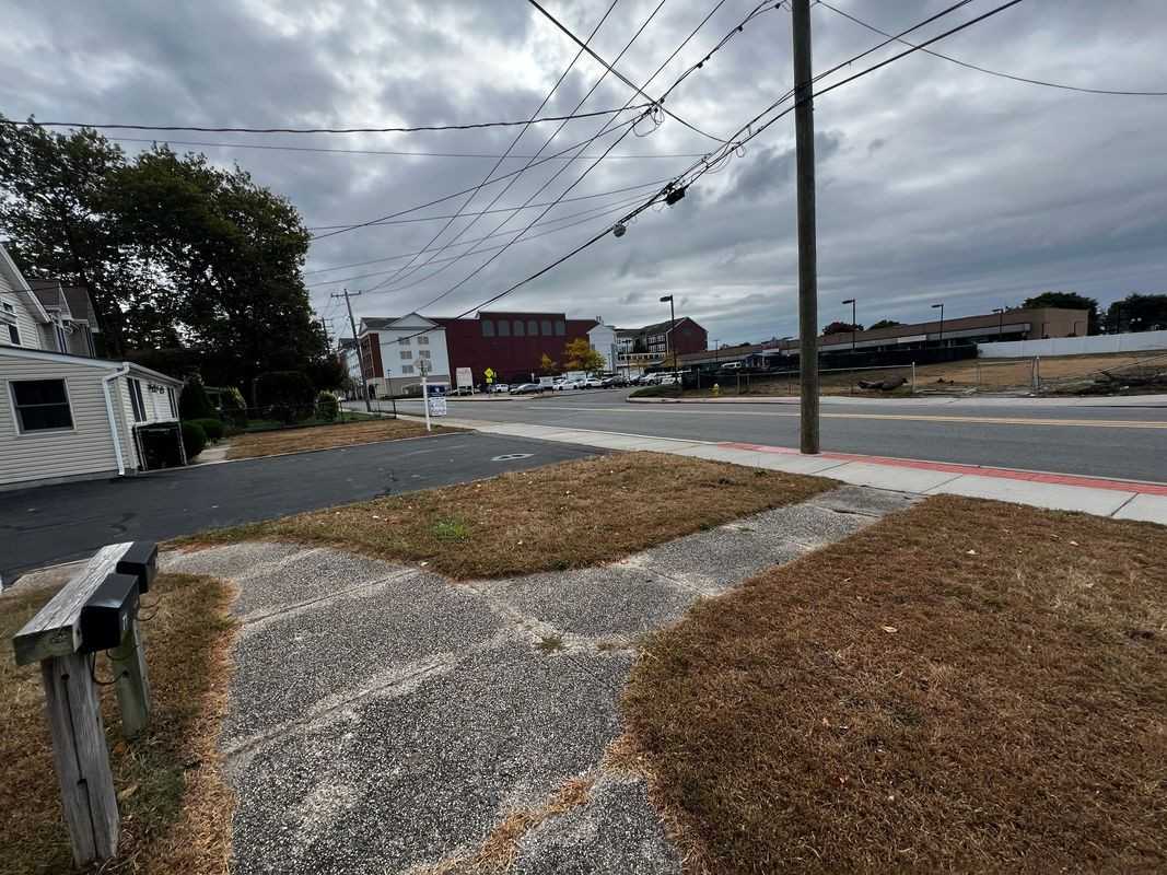 69 Lake St - Photo 3 of 22