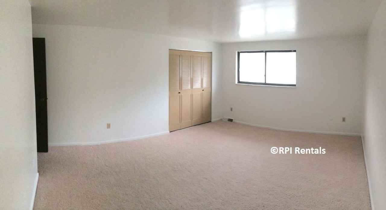 778 Locust Ridge Dr - Photo 3 of 4
