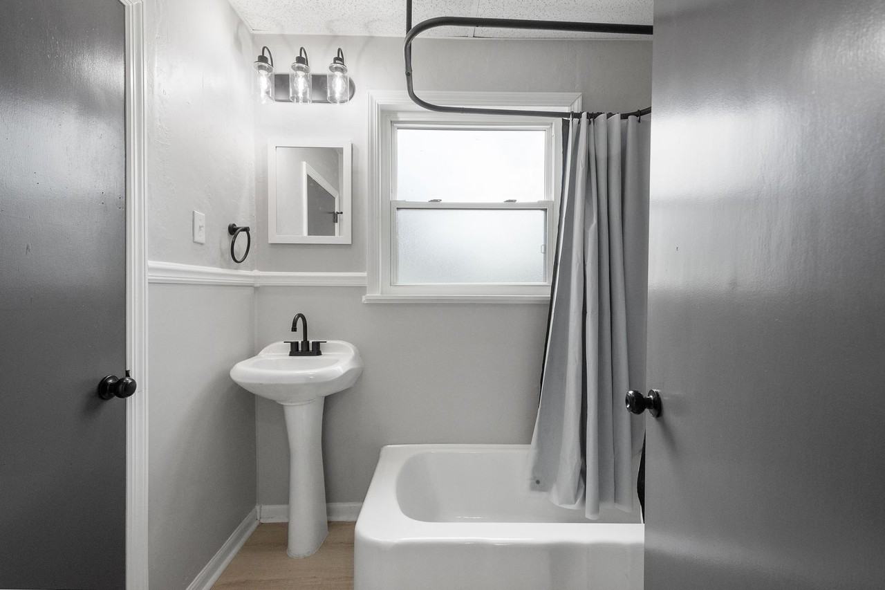 126 Whitaker St - Photo 2 of 36