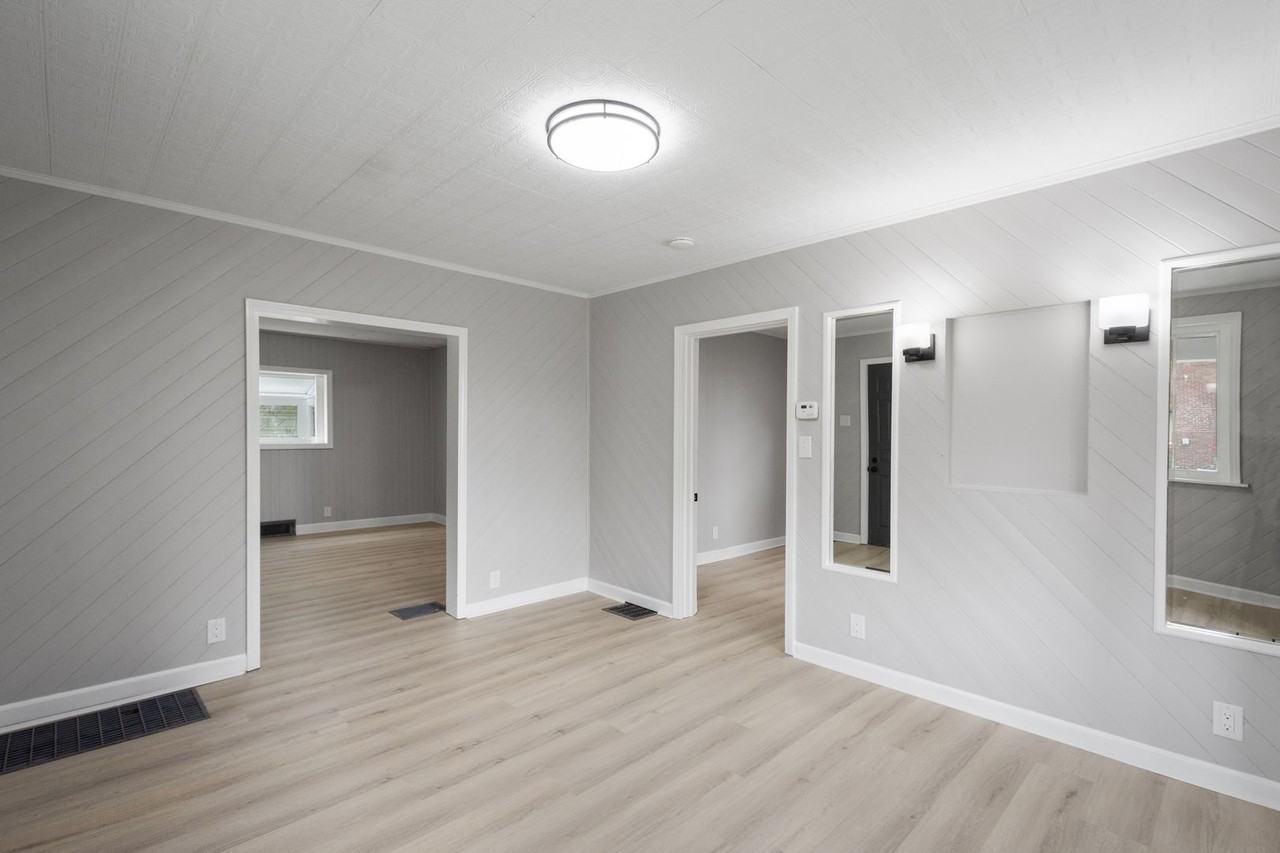 126 Whitaker St - Photo 6 of 36