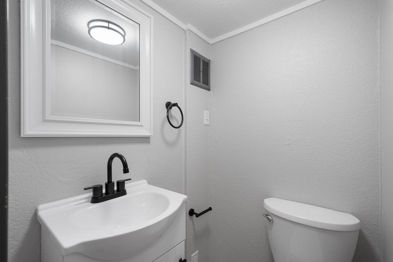 126 Whitaker St - Photo 7 of 36