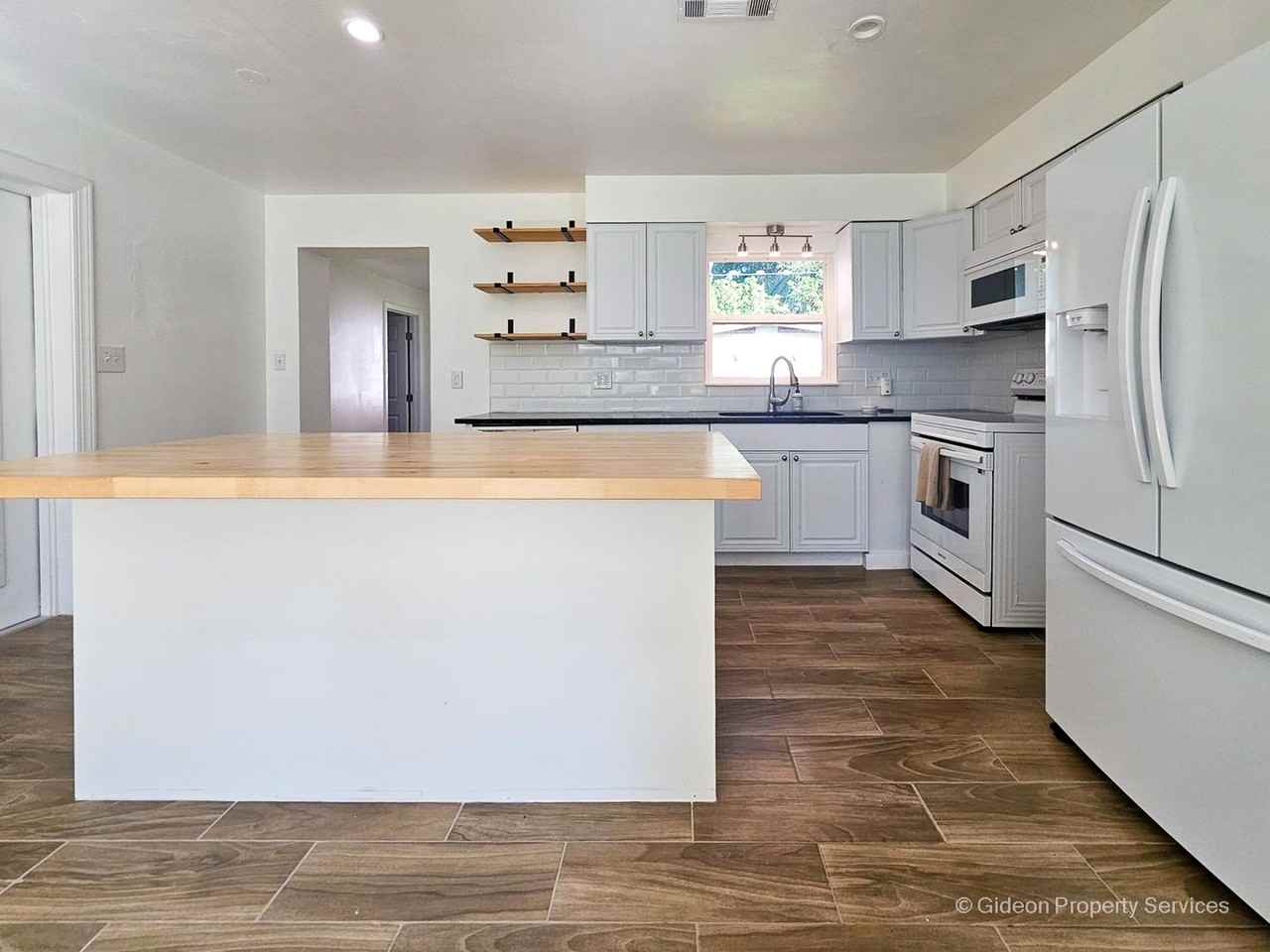 4025 Nw 20th Ter - Photo 2 of 22