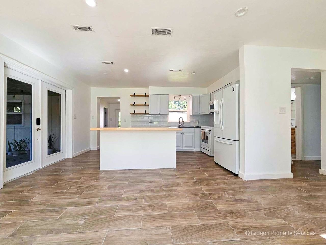 4025 Nw 20th Ter - Photo 3 of 22