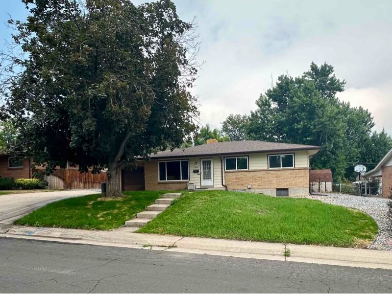 2858 S Zurich Ct - Photo 2 of 21