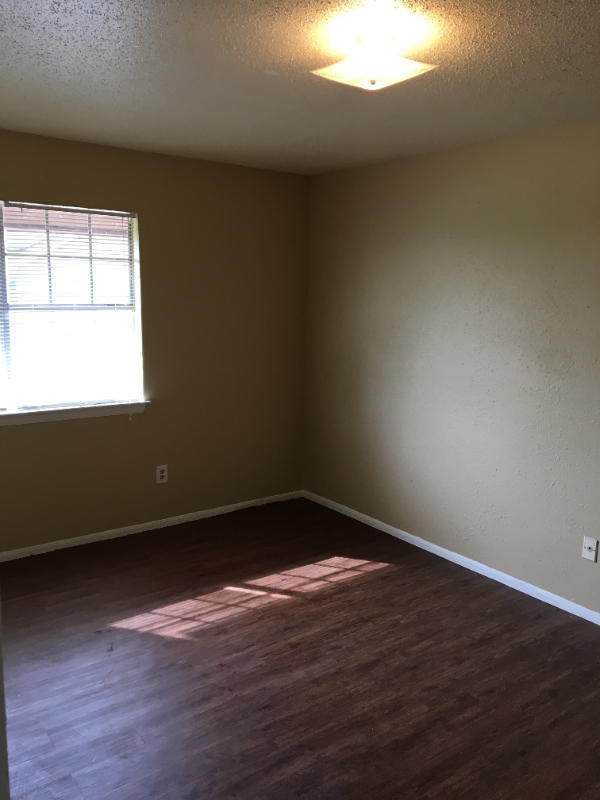 7528 Oak Chase - Photo 3 of 9