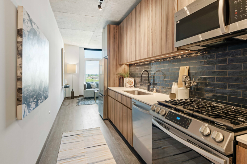 146 N Ashland Ave - Photo 4 of 19