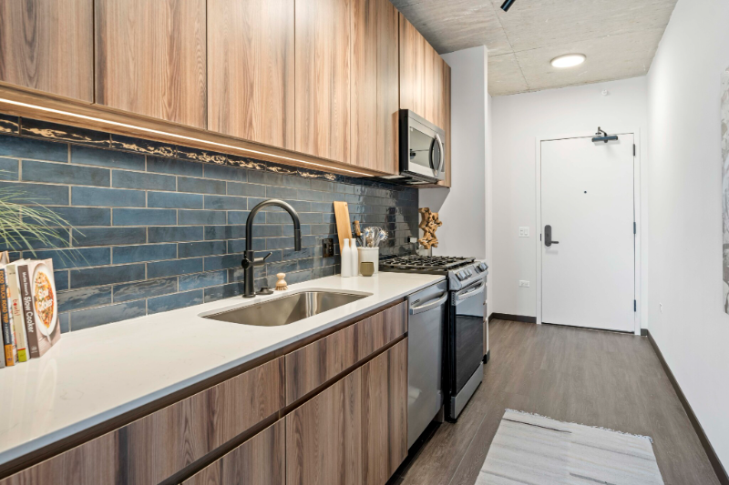 146 N Ashland Ave - Photo 5 of 19