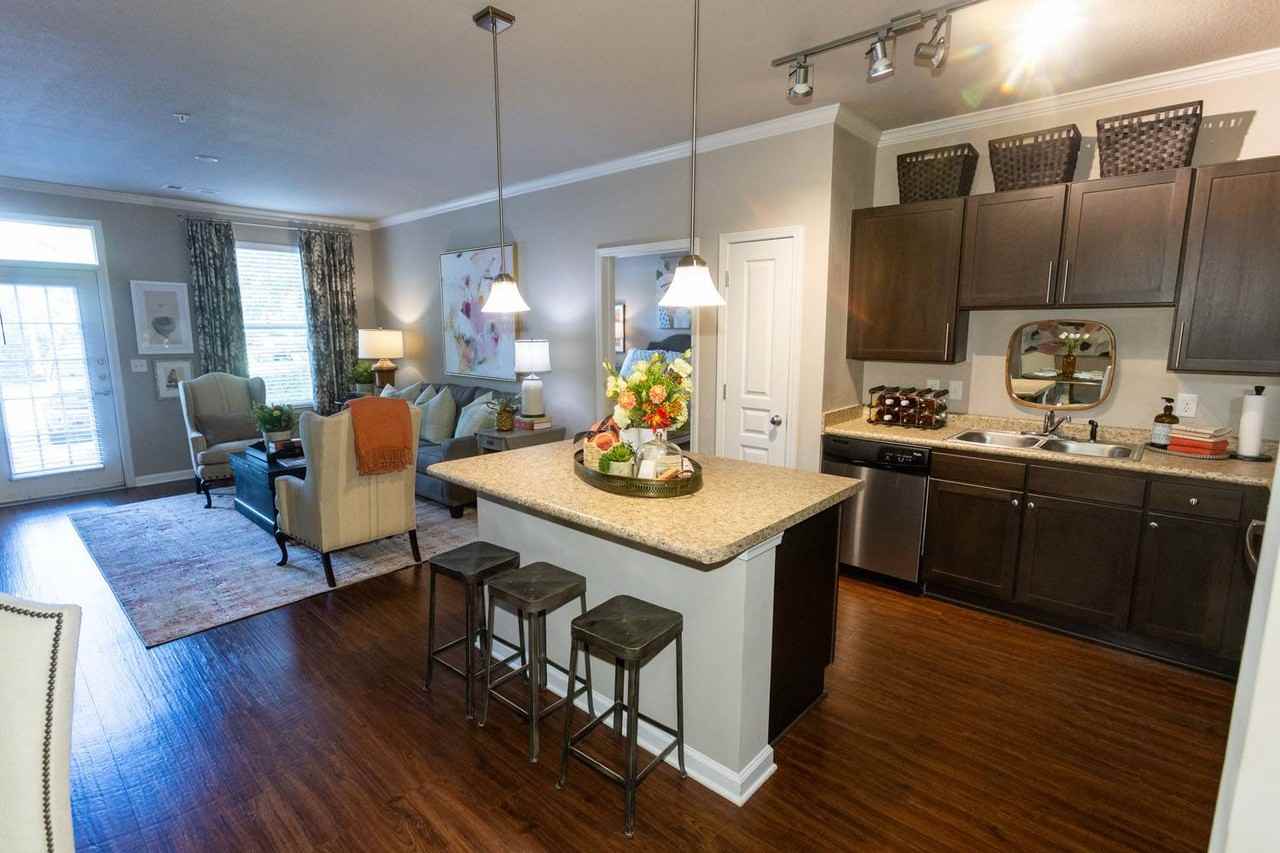 Walton Woodstock - Photo 3 of 50