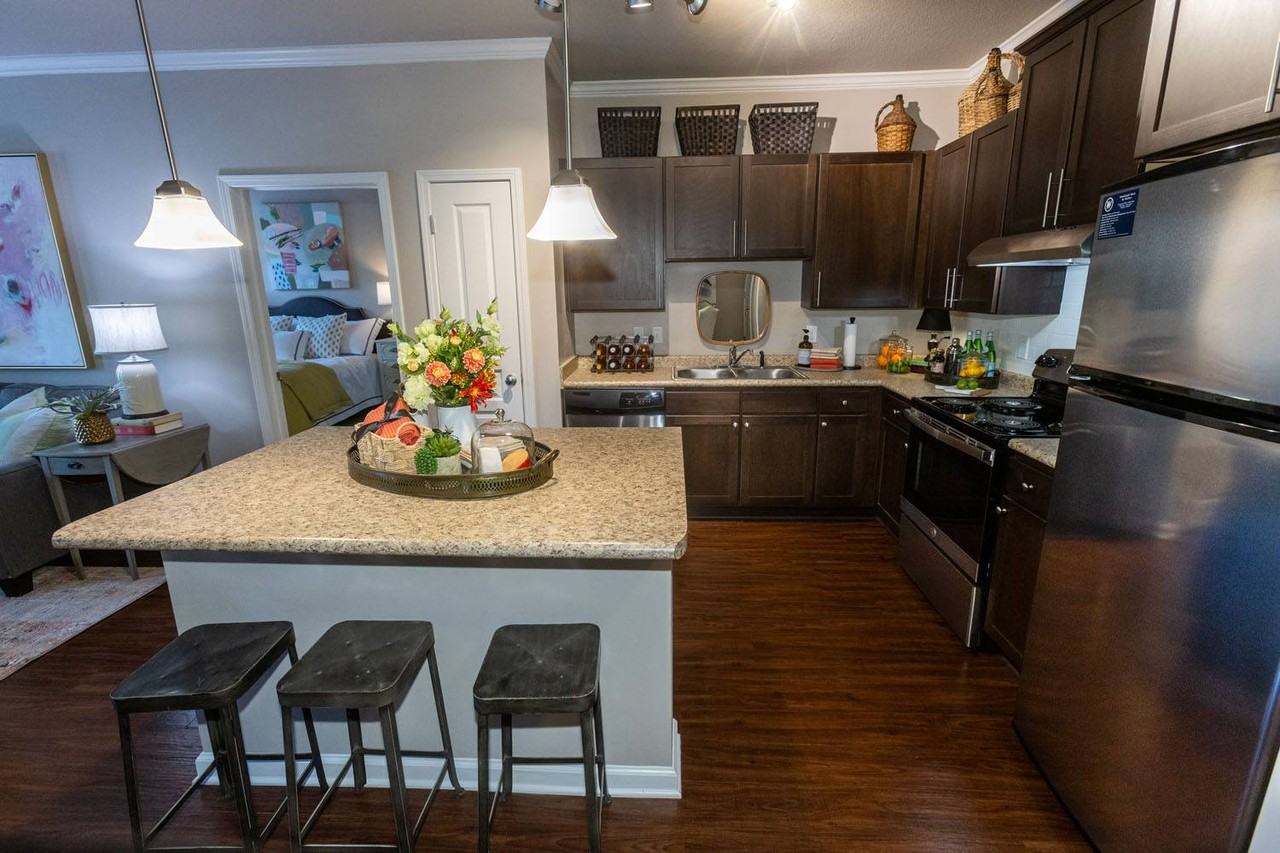 Walton Woodstock - Photo 5 of 50