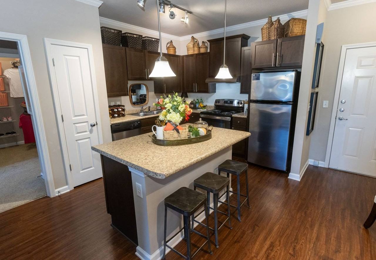 Walton Woodstock - Photo 7 of 50