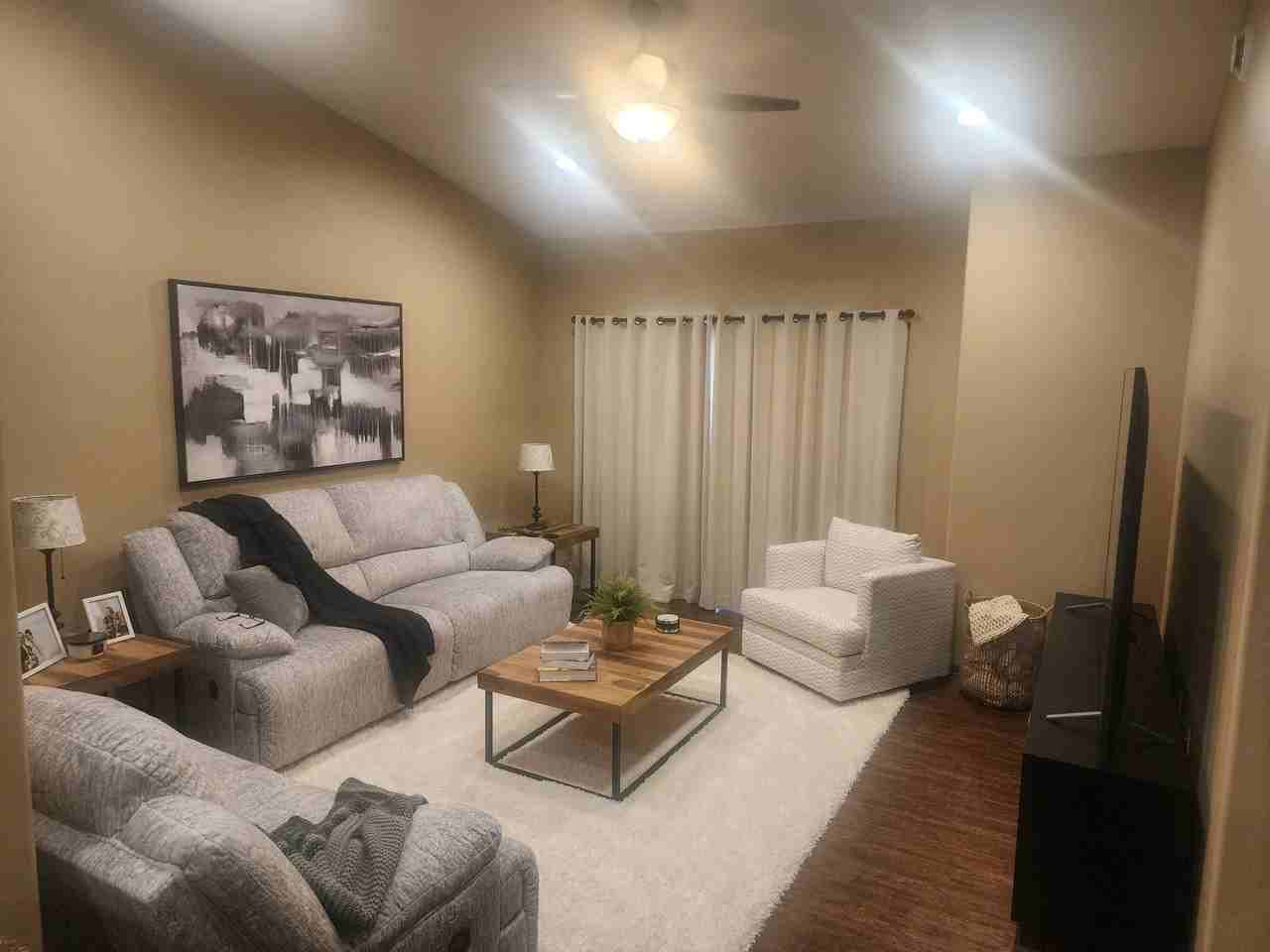 721 E 73rd St #NA - Photo 3 of 31