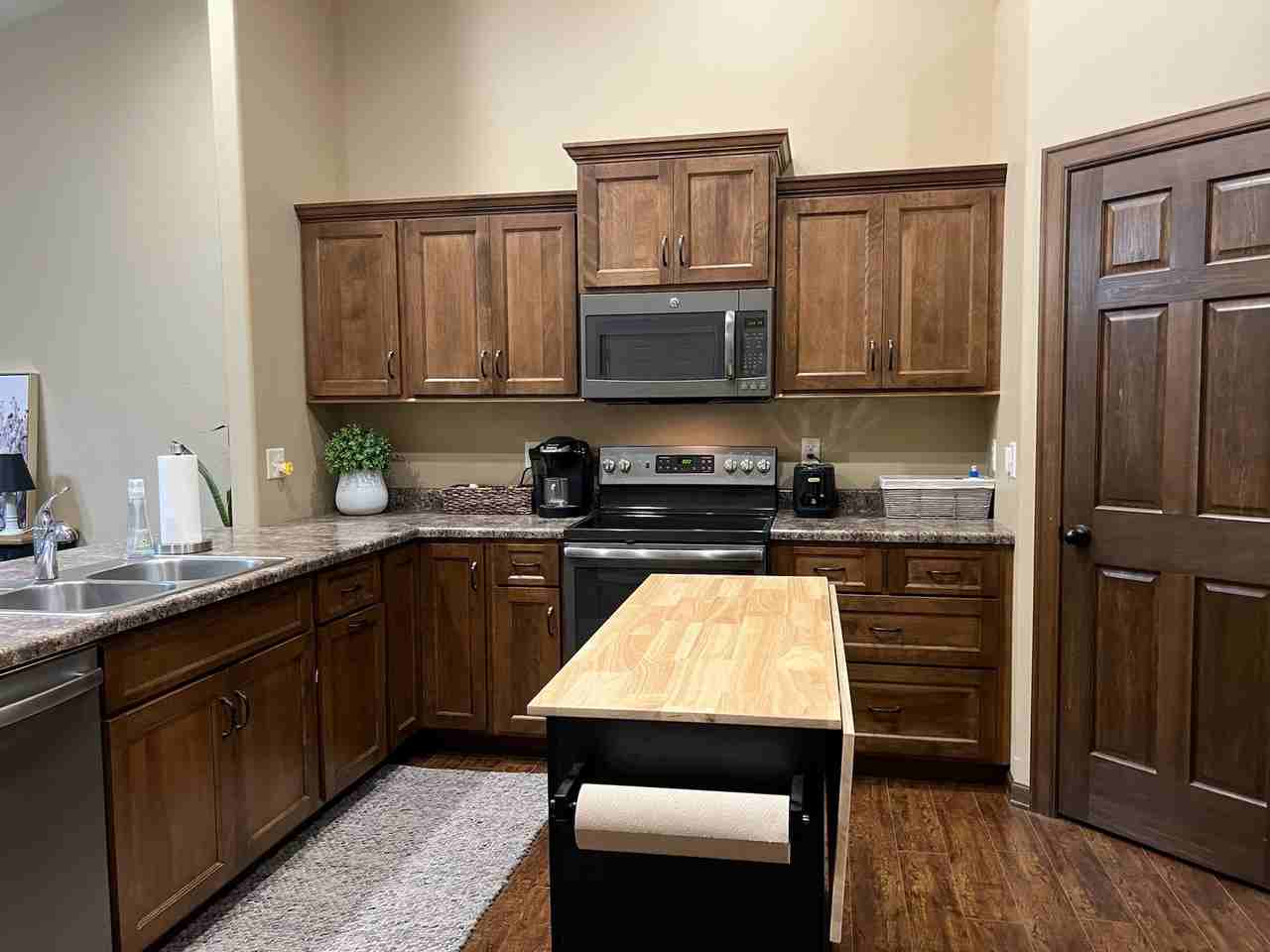 721 E 73rd St #NA - Photo 6 of 31