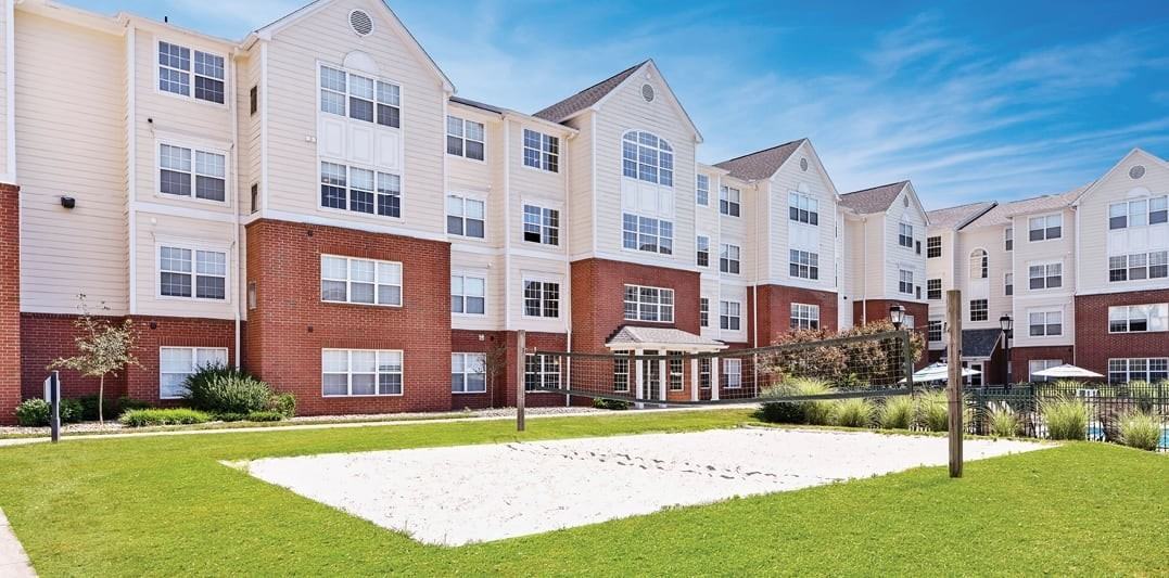 University Courtyard Athens Student - Photo 5 of 18