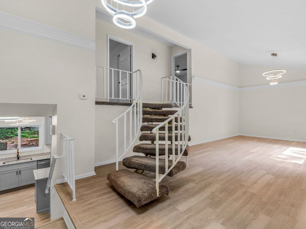 1827 King Charles Rd Sw - Photo 3 of 25