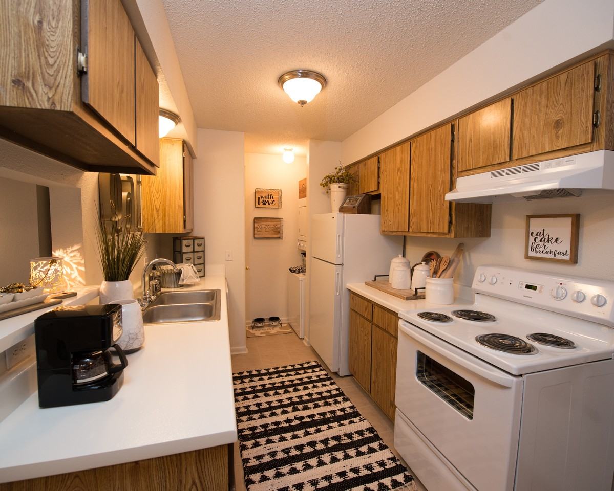 Waters Edge Apartments - Photo 4 of 17