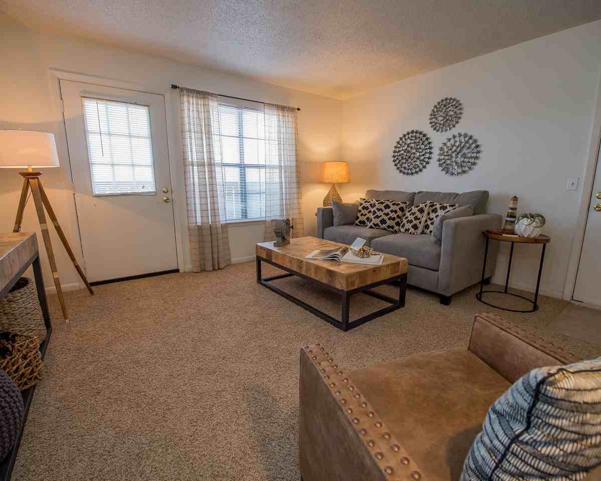 Waters Edge Apartments - Photo 5 of 17