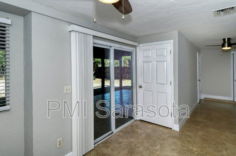 2425 Bispham Rd - Photo 3 of 31