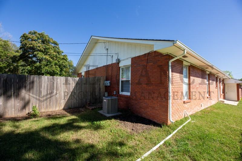 1513 S Edwards Ave - Photo 4 of 17