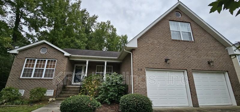 215 Bayberry Ln - Photo 3 of 33