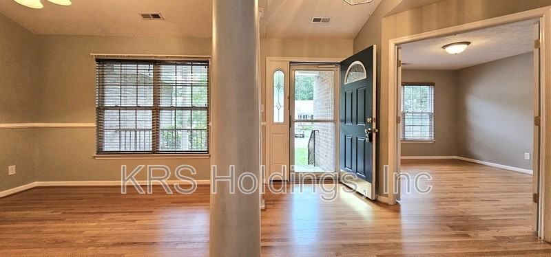 215 Bayberry Ln - Photo 7 of 33