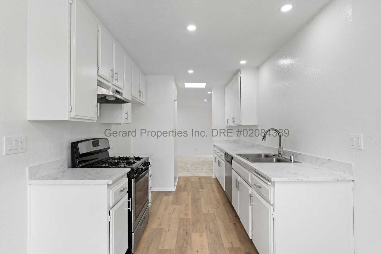 Huntington 1711 - Photo 3 of 20