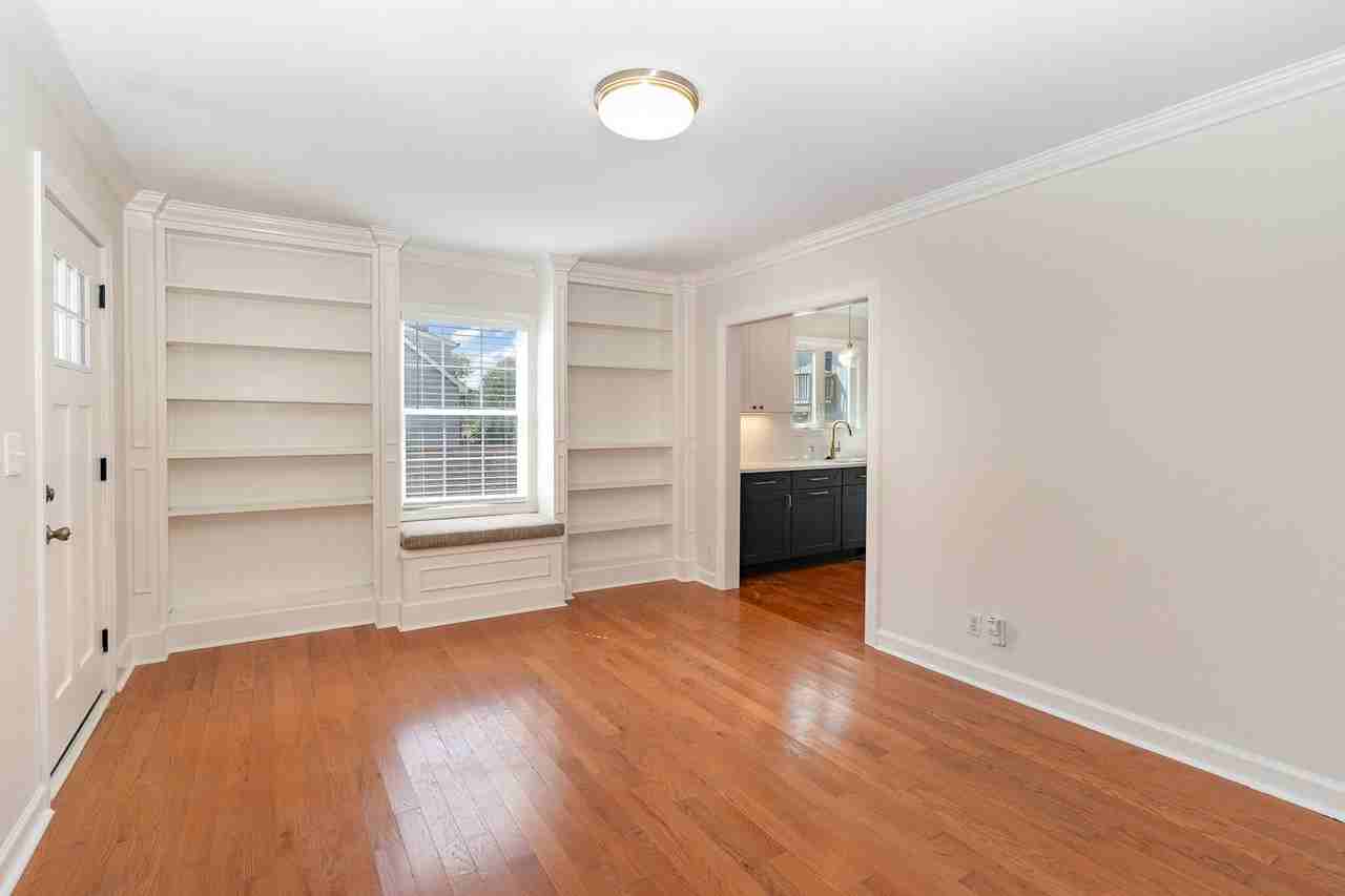 121 40th Ave N - Photo 3 of 15