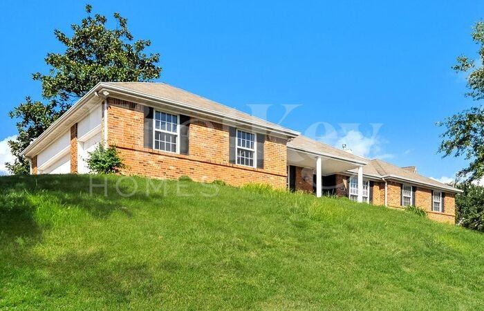 9777 Gerald Dr - Photo 2 of 15