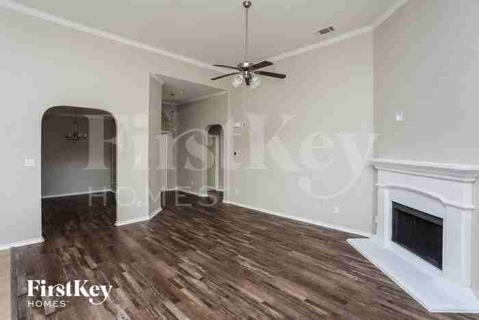 720 Middleglen Ct - Photo 3 of 15