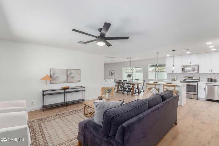 121 N Flint Cir - Photo 3 of 28
