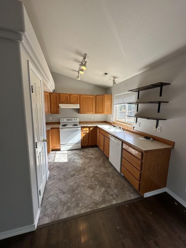 1850 W Canfield Ave #NA - Photo 3 of 10
