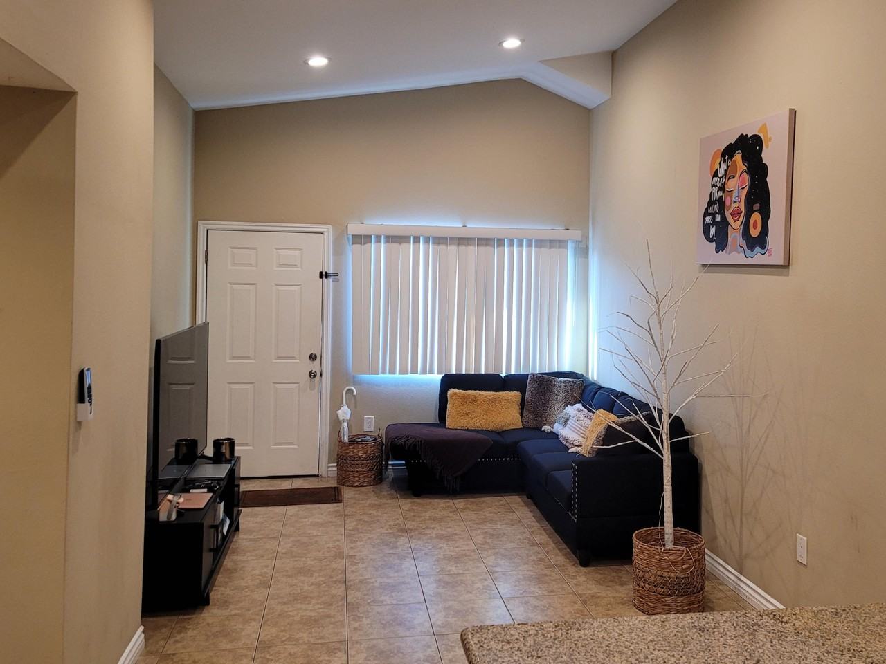 917 N Vineyard Ave #C - Photo 2 of 7