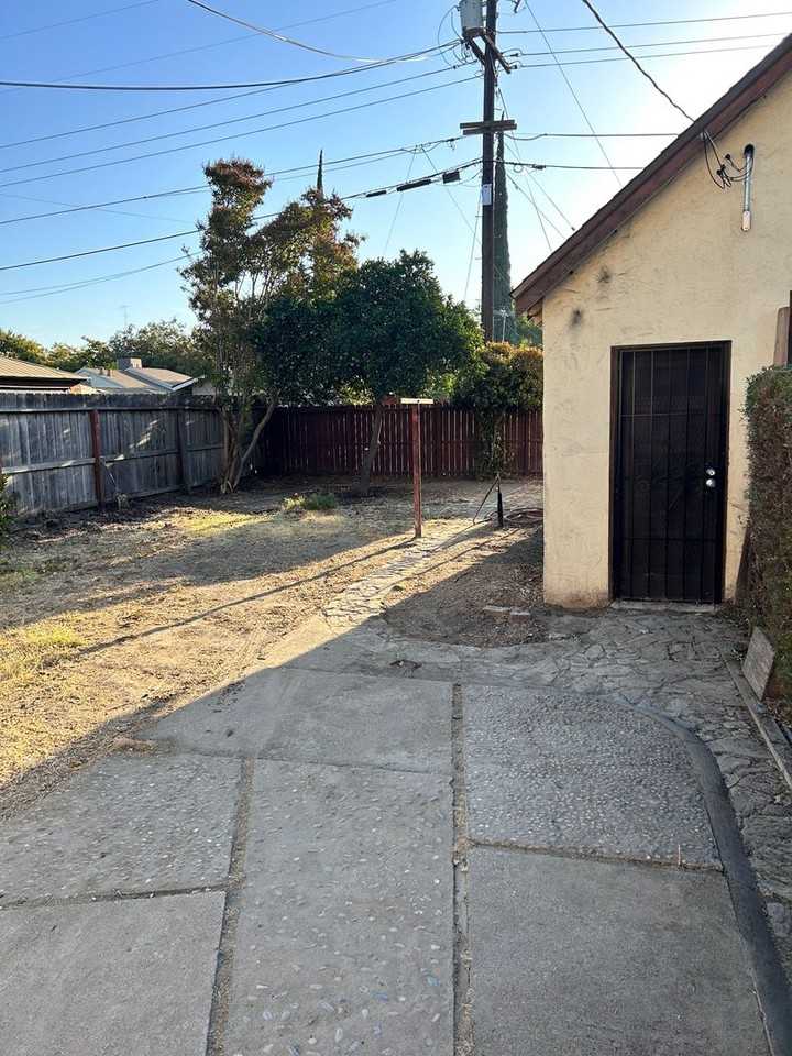 225 Sunset Blvd - Photo 2 of 17