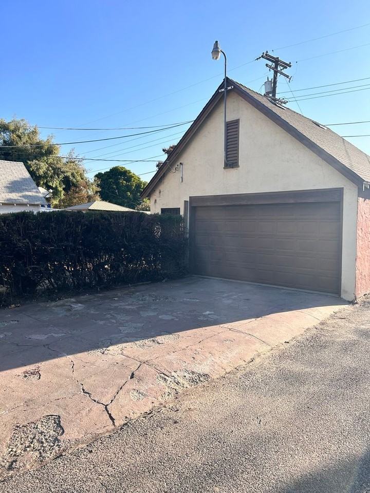 225 Sunset Blvd - Photo 3 of 17